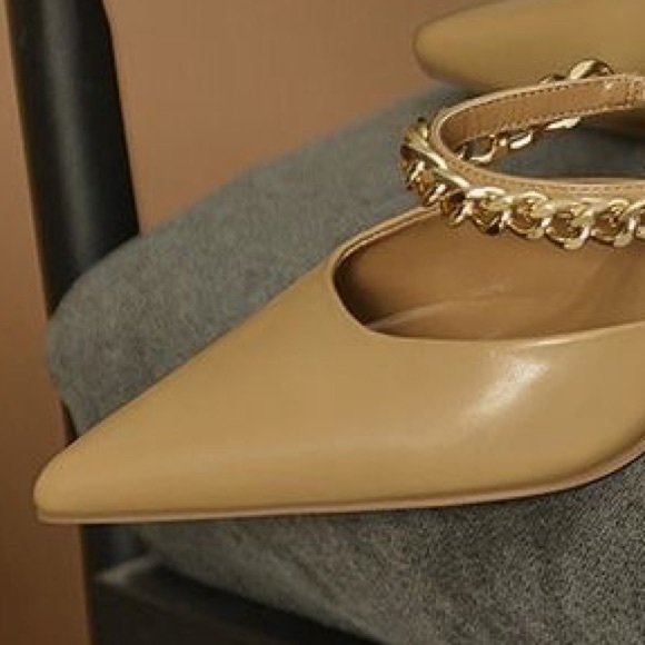 BRANDED CHAIN HEELS IN STOCK♥️ - Picture 3 of 3